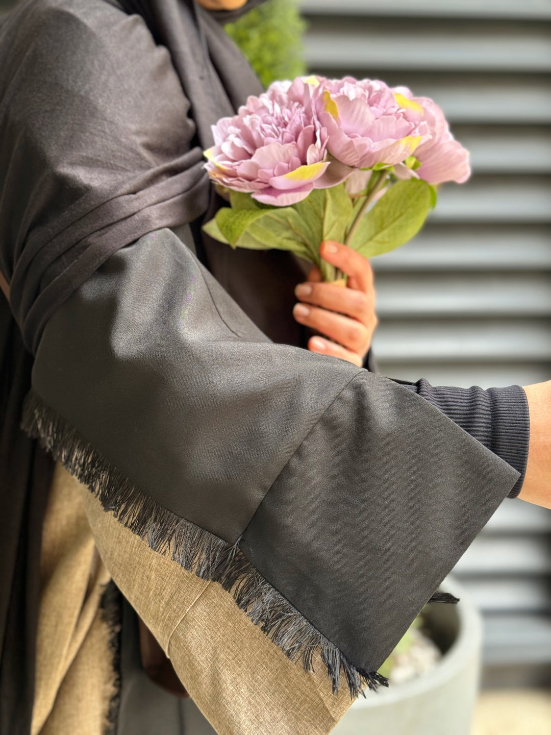 Frayed Colourblock Closed Oversized Abaya with Pockets