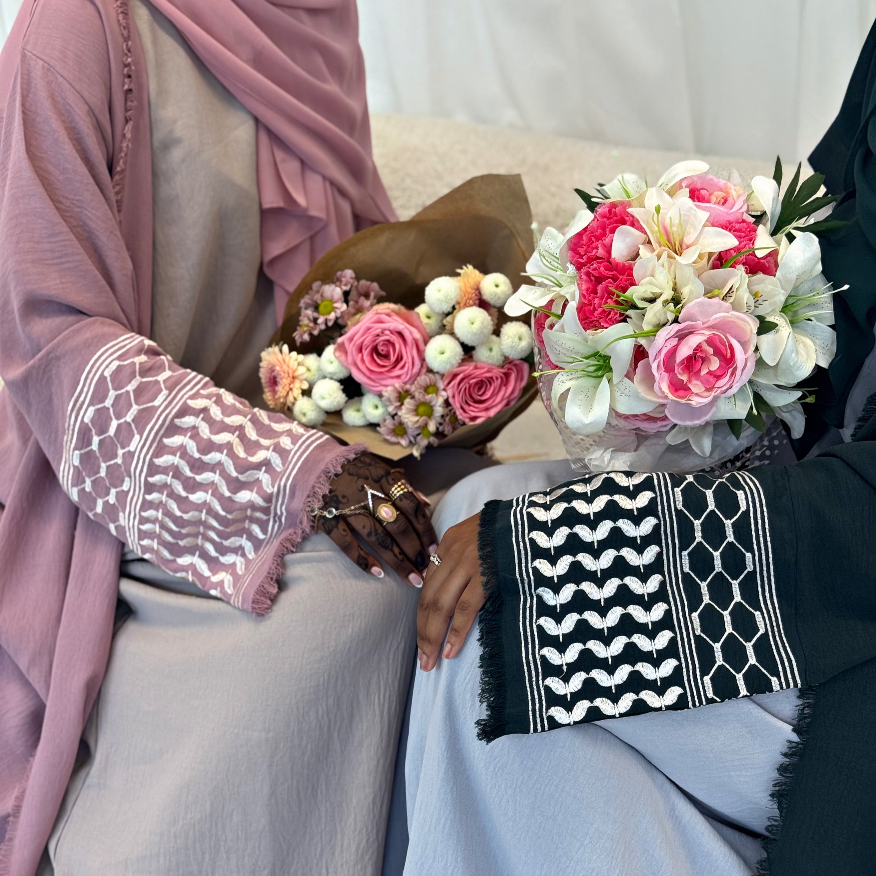 Abayas, Hijabs & Dresses Available Online from AbayaTopia