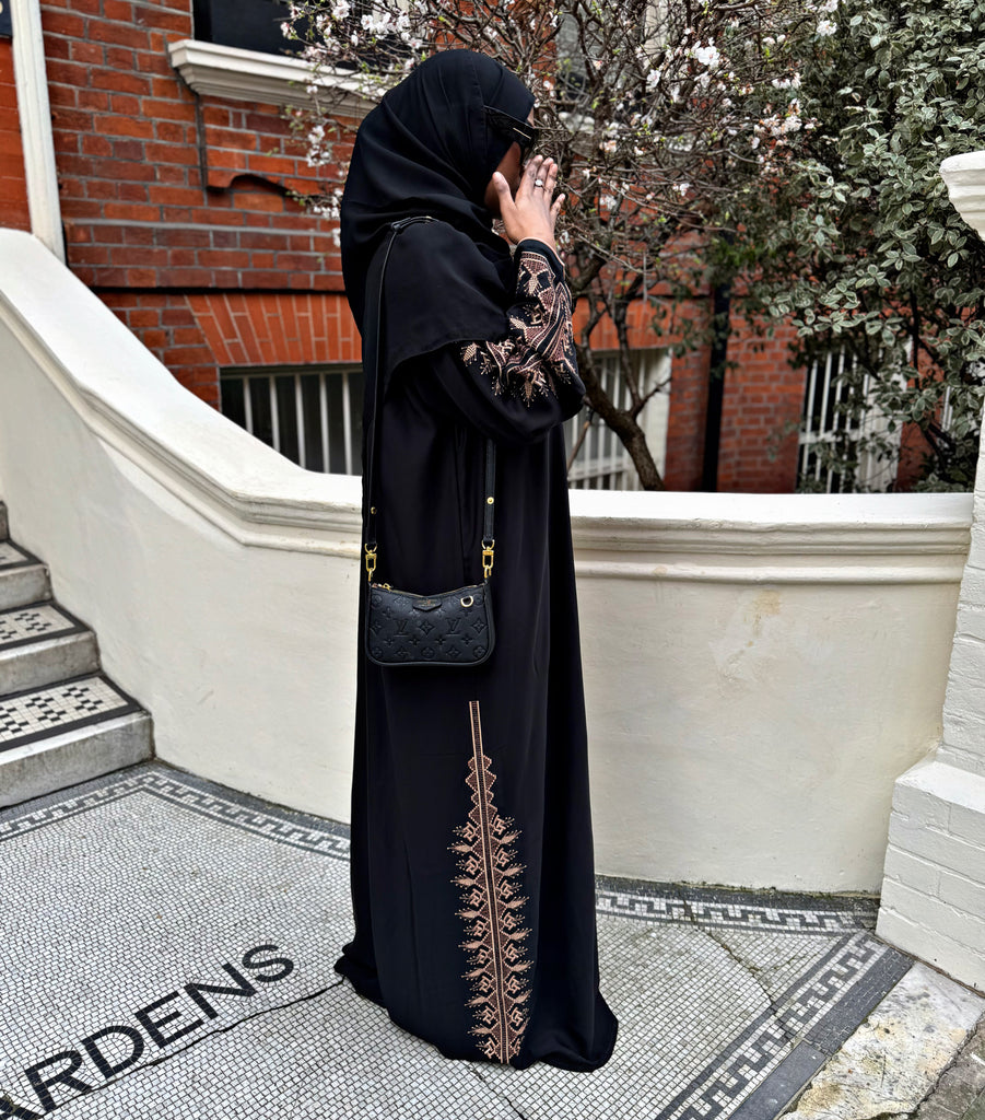 Abayas, Hijabs & Dresses Available Online from AbayaTopia