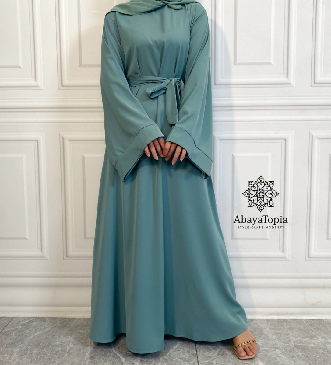 Plain and Simple Closed Loose Abaya with Wide Sleeves and Pockets ...