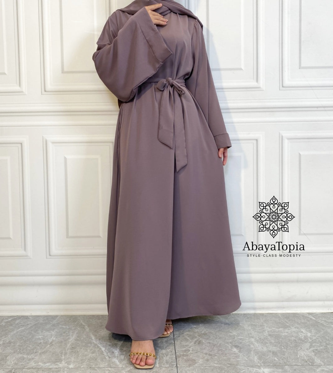 Plain and Simple Closed Loose Abaya with Wide Sleeves and Pockets ...